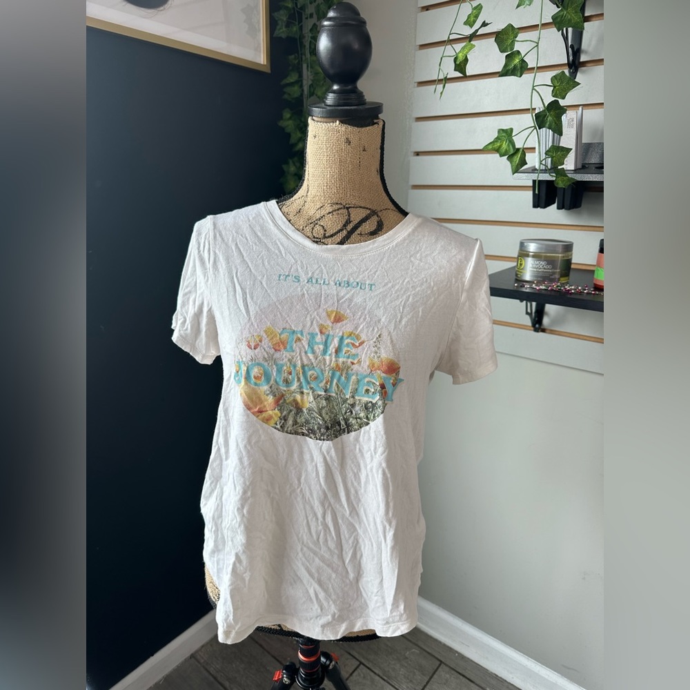 Old Navy • Graphic Tee • M